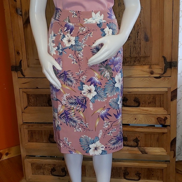 Skirt, top and vegan leather jacket combo - Picture 4 of 16